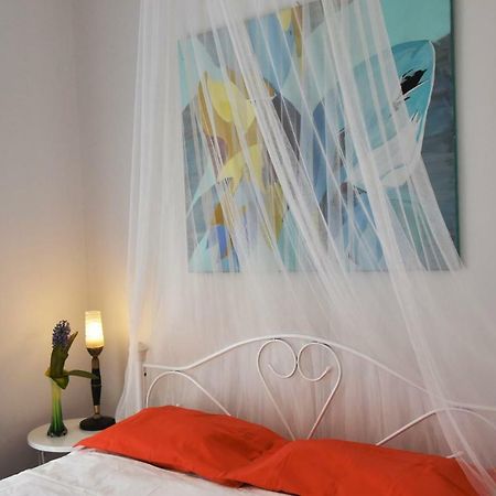 Artist'S Lovely Nest Under The Shadow Of The Parthenon Apartment Athens Exterior photo