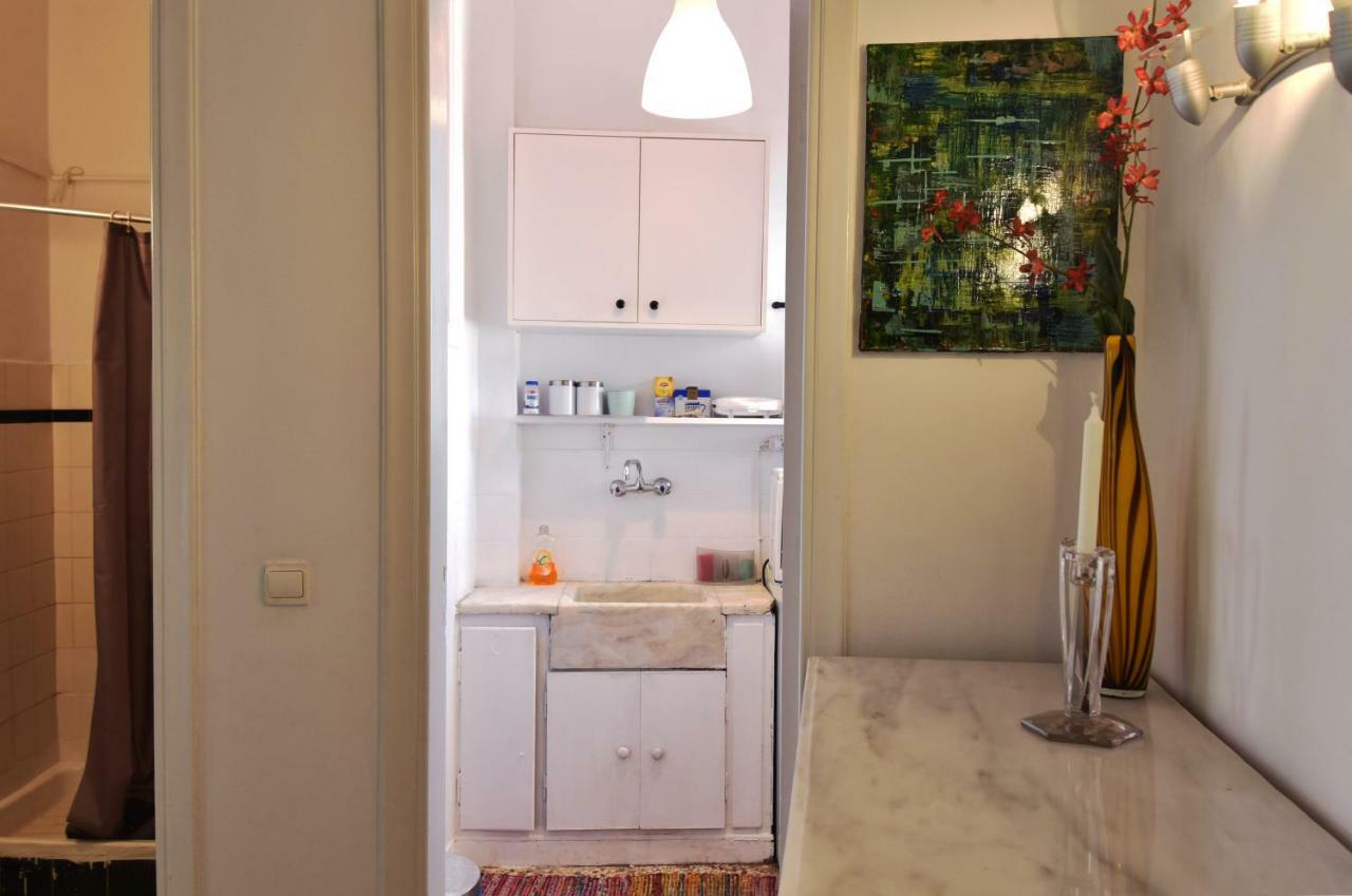 Artist'S Lovely Nest Under The Shadow Of The Parthenon Apartment Athens Exterior photo